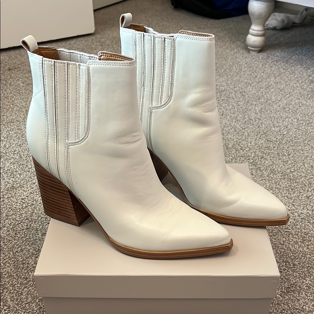 MARC FISHER Women's Ivory Leather Matter heeled booties. MINT CONDITION! worn 1x